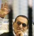 <p>Hosni Mubarak, de 86 anos, permanecerá detido para cumprir uma pena de três anos por outro caso de corrupção</p>  Foto: AP