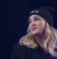 Madonna esteve na semana passada em Nova York no concerto beneficente da Anistia Internacional apresentando as duas cantoras da banda russa Pussy Riot  Foto: Reuters