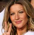 Reconhecida como uma das mais influentes no mundo da moda, Gisele Bündchen jamais dorme de maquiagem. Vaidosa, a über model também abusa dos hidratantes exclusivos para cada região do corpo e não abre mão do uso sagrado do protetor solar     Foto: Shutterstock 