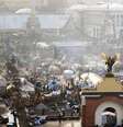 Milhares de manifestantes permanecem na Praça da Independência, na capital Kiev  Foto: Reuters