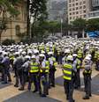 <p>Cerca de mil policiais foram deslocados para acompanhar novo protesto contra a Copa do Mundo</p>  Foto: Bruno Santos / Terra