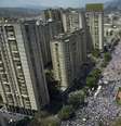 <p>Multid&atilde;o de manifestantes em novo protesto nas ruas de Caracas contra o governo do presidente Nicol&aacute;s Maduro</p>  Foto: AFP