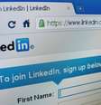 A página de registro do Linkedin.com vista em Cingapura. A rede social profissional LinkedIn lançou uma versão em chinês do seu site na segunda-feira, num movimento que poderá alavancar sua expansão no maior mercado de Internet por número de usuários, mesmo com a empresa reconhecendo que terá que policiar o que alguns dizem em seu site. 20/05/2011  Foto: David Loh / Reuters