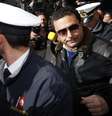 Italiano reagiu com irritação ao assédio de repórteres que o esperavam em terra quando voltou  Foto: Reuters