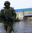 Homens armados tomaram o aeroporto de Simferopol  Foto: Reuters