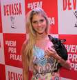 <p>Evans levou cadela ao camarote</p>  Foto: Cleomir Tavares / Divulgação
