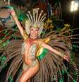 Na noite desta sexta-feira (28) a modelo Marianne Ranieri, musa das musas da escola de samba Leandro de Itaquera, desfilou no Anhembi, em São Paulo. Sob forte chuva, a loira desfilou deslumbrante com pouca roupa e com muito brilho nas cores verde e amarelo  Foto: Danilo Carvalho / Ag. Fio Condutor