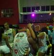 <p>Clima esquenta entre casal durante trio elétrico com Pablo do Arrocha</p>  Foto: Thiago Tufano / Terra
