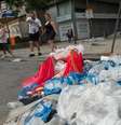 <p>Os garis da Comlurb reivindicam aumento do piso salarial, hoje de R$ 803, para R$ 1,2 mil</p>  Foto: Mauro Pimentel / Terra