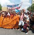 <p>Ontem, garis em greve fizeram protesto nas ruas do Rio de Janeiro</p>  Foto: Paula Bianchi / Terra