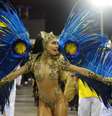 <p>Fantasia de Sabrina Sato, rainha da bateria, chegou atrasada e de moto-táxi</p>  Foto: Dhavid Normando / Futura Press