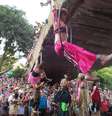 A expectativa de público para a Orquestra Voadora era de cerca de 80 mil pessoas. "Vim porque o bloco é meio circense, de gente que faz o carnaval com prazer", disse a geógrafa Maíra Matos, de 29 anos  Foto: Marcelle Ribeiro / Terra