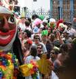 Bloco das Carmelitas esbanjou criatividade, alegria e amálgama de culturas no desfile desta terça-feira; entre os foliões estavam o Coringa, aqui-inimigo de Batman; Wilson, a personagem inanimada do filme 'Náufrago'; e até uma gangue de Mários, do jogo homônimo da Nintendo  Foto: Ale Silva / Futura Press