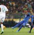 <p>Fernandinho acertou lindo chute de longe para fazer o quarto gol</p>  Foto: Mowa Press