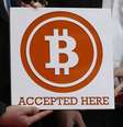 <p>Com a mudança, políticos e comitês de ações políticas (Pacs) podem aceitar os bitcoins que devem ser tratadas como qualquer outro tipo de doação financeira</p>  Foto: Bobby Yip / Reuters