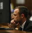 Oscar Pistorius escuta depoimento de testemunha durante o terceiro dia de seu julgamento em Pretória  Foto: AP