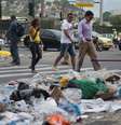 <b>6 de março - </b>A situação é pior nas áreas por onde passaram blocos carnavalescos, como na orla da zona sul, na avenida Rio Branco e na Praça XV  Foto: Mauro Pimentel / Terra