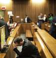 Pistorius está sendo julgado pelo assassinato da modelo Reeva Steenkamp  Foto: AP