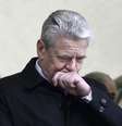 Joachim Gauck reage durante uma cerimônia em homenagem às vítimas de massacre no norte da Grécia durante Segunda Guerra  Foto: Reuters