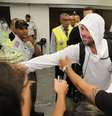 O cantor Ricky Martin desembarcou na tarde de domingo (9) no aeroporto do Galeão, no Rio de Janeiro  Foto: Delson e Dilson Silva / AgNews