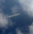 Fotografia de avião vietnamita mostra embarcação no Mar da China Meridional em busca do avião desaparecido  Foto: AP