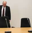 Presidente do Bayern de Munique, Uli Hoeness, chega a julgamento na corte de Munique  Foto: AP