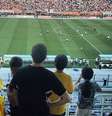 <p>Ator postou em clássico entre Corinthians e São Paulo no Pacaembu</p>  Foto: @oliver_phelps / Instagram / Reprodução