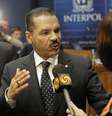 O secretário-geral da Interpol, Ronald K. Noble, disse que as informações sobre o incidente não levam às conclusões sobre possível terrorismo  Foto: AP