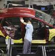 Um funcionário monta um carro da Ford em uma linha de montagem da fábrica da companhia em São Bernardo do Campo. Com destaque para o setor de bens de capital, a produção industrial brasileira iniciou o ano em recuperação ao avançar 2,9 por cento em janeiro sobre o mês anterior, resultado melhor do que o esperado mas ainda insuficiente para reverter a contração vista em dezembro. 13/08/2013  Foto: Nacho Doce / Reuters