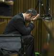 <p>Pistorius acompanhou mais um dia de julgamento nesta ter&ccedil;a</p>  Foto: AP