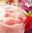 De origem californiana, os chamados smoothies costumam ser feitos com   frutas, vegetais, iogurte e muito gelo     Foto: Shutterstock 