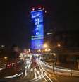 "Orações para MH370" - projeção é vista no Putra World Centre, em Kuala Kumpur, nesta sexta-feira  Foto: Reuters