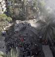 <p>O edifício que veio ao chão fica no bairro de Santa Cruz,  próximo à metrópole</p>  Foto: AP