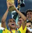 Aos 41 anos, Rivaldo anunciou aposentadoria neste sábado. Presidente e jogador do Mogi Mirim, ele acumula momentos de destaque na carreira; relembre  Foto: Getty Images 