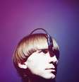 Neil Harbisson é portador de Acromatose, uma síndrome rara que o deixa ver apenas em preto e branco  Foto: Facebook / Reprodução