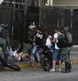 <p>A Guarda Nacional venezuelana deteve&nbsp;manifestantes contra o governo na pra&ccedil;a de Altamira, em Caracas, neste domingo</p>  Foto: Reuters