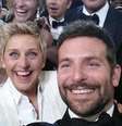 <p>A selfie mais retuitada da história, foi caracterizada por Ellen DeGeneres e artistas concorrentes ao Oscar 2014</p>  Foto: @TheElleShow/Twitter / Reprodução