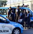 O policiamento segue reforçado na manhã desta nesta sexta-feira nas regiões com unidades de Polícia Pacificadora (UPPs) que foram atacadas por bandidos, principalmente no Complexo de Manguinhos. A Avenida Leopoldo Bulhões ficou fechada por quase seis horas e os moradores da comunidade passaram 12 horas sem luz  Foto: Daniel Ramalho  / Terra