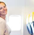 Ar seco do lado de dentro do avião (proporcionado pelo uso contínuo do ar-condicionado) faz com que a pele perca água e sofra com os efeitos do ressecamento, sobretudo em voos de longa duração  Foto: Shutterstock