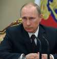 <p>Vladimir Putin falou em tom de brincadeira sobre as sanções impostas pelos EUA. Na foto, ele lidera uma reunião com o Conselho de Segurança, no Kremlin, em 21 de março</p>  Foto: AP