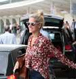 Giovanna Ewbank esteve neste sábado (22) no aeroporto de Congonhas, em São Paulo. Mesmo de óculos, ela foi reconhecida e abordada por fãs  Foto: Orlando Oliveira / AgNews