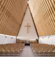 <p>Depois do terremoto que devastou a cidade de Christchurch, na Nova Zelândia, Ban construiu abrigos temporários e até uma catedral com tubos de papelão</p>  Foto: Shingeru Ban / Divulgacão