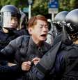 Pelo menos 36 pessoas ficaram feridas em Tawian em confrontos entre 2 mil policiais e milhares de manifestantes que protestavam contra um pacto de serviços com a China  Foto: David Chang / EFE