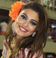 Juliana Paes não desfilou por nenhuma escola de samba em 2014, mas, com uma flor no cabelo, curtiu o Carnaval em um camarote na Sapucaí   Foto: AgNews  