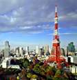 Torre de Tóquio - Construída em 1958 no formato da Torre Eifel, de Paris, na França, a edificação é uma torre de comunicação em um belveder muito visitado por turistas. Com 333 metros de altura, é a segunda maior estrutura do Japão  Foto: Shutterstock