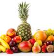 De acordo com a Sociedade Brasileira de Pediatria, por dia, crianças de 4 a 10 anos devem consumir três porções de frutas e os adolescentes de quatro a cinco porções  Foto: Shutterstock
