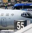 Avião chinês Ilyushin Il-76, usado para as buscas ao voo MH370, retornou ao aeroporto de Perth por causa do mau tempo  Foto: Reuters