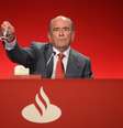 <p>Emilio Botín, presidente do Banco Santander, disse que texto que relaciona melhore de Dilma nas pesquisas com piora da economia brasileira não expressa a opinião da insituição financeira</p>  Foto: Vincent West / Reuters