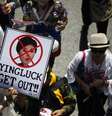 Manifestantes querem a renúncia do governo interino da primeira-ministra, Yingluck Shinawatra  Foto: Reuters