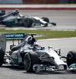 <p>Britânico da Mercedes venceu, deixando Nico Rosberg em segundo</p>  Foto: AP
